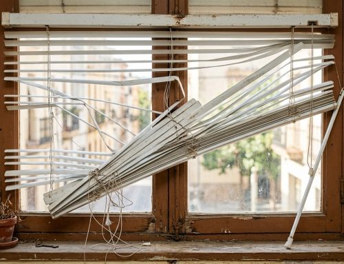 Por qué se atascan las persianas y cómo prevenirlo